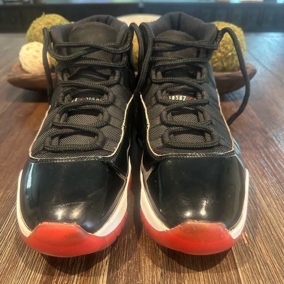 Air Jordan Retro 11 Mid Bred Sneakers (Beaters) - Picture 4 of 14